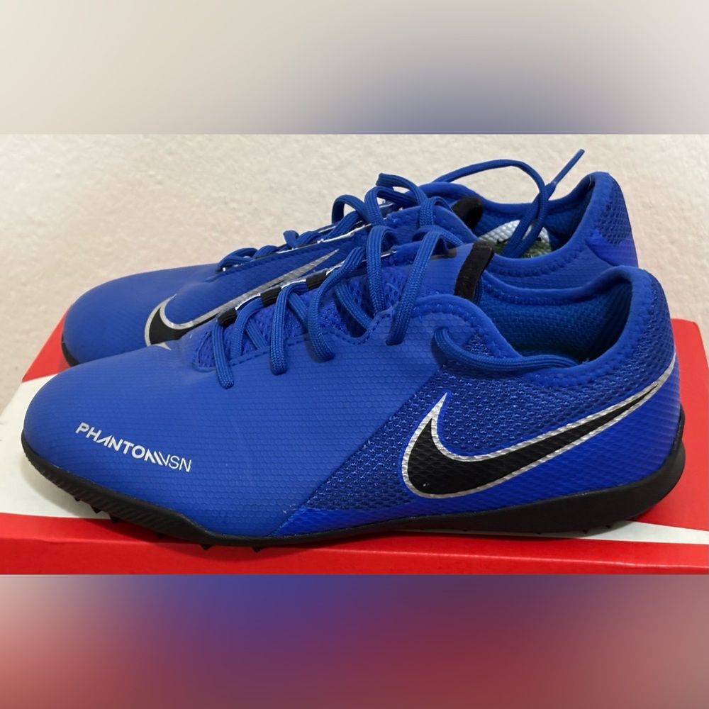 Nike Phantom Vision Soccer Shoes, Youth size 4